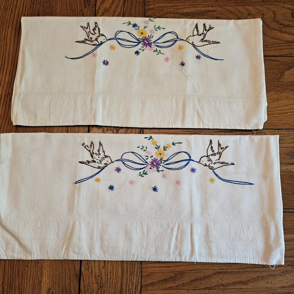 VTG LoveBird Ribbon Hand Embroidered Pillowcase Pair Cottagecore Floral Romantic - Picture 15 of 16